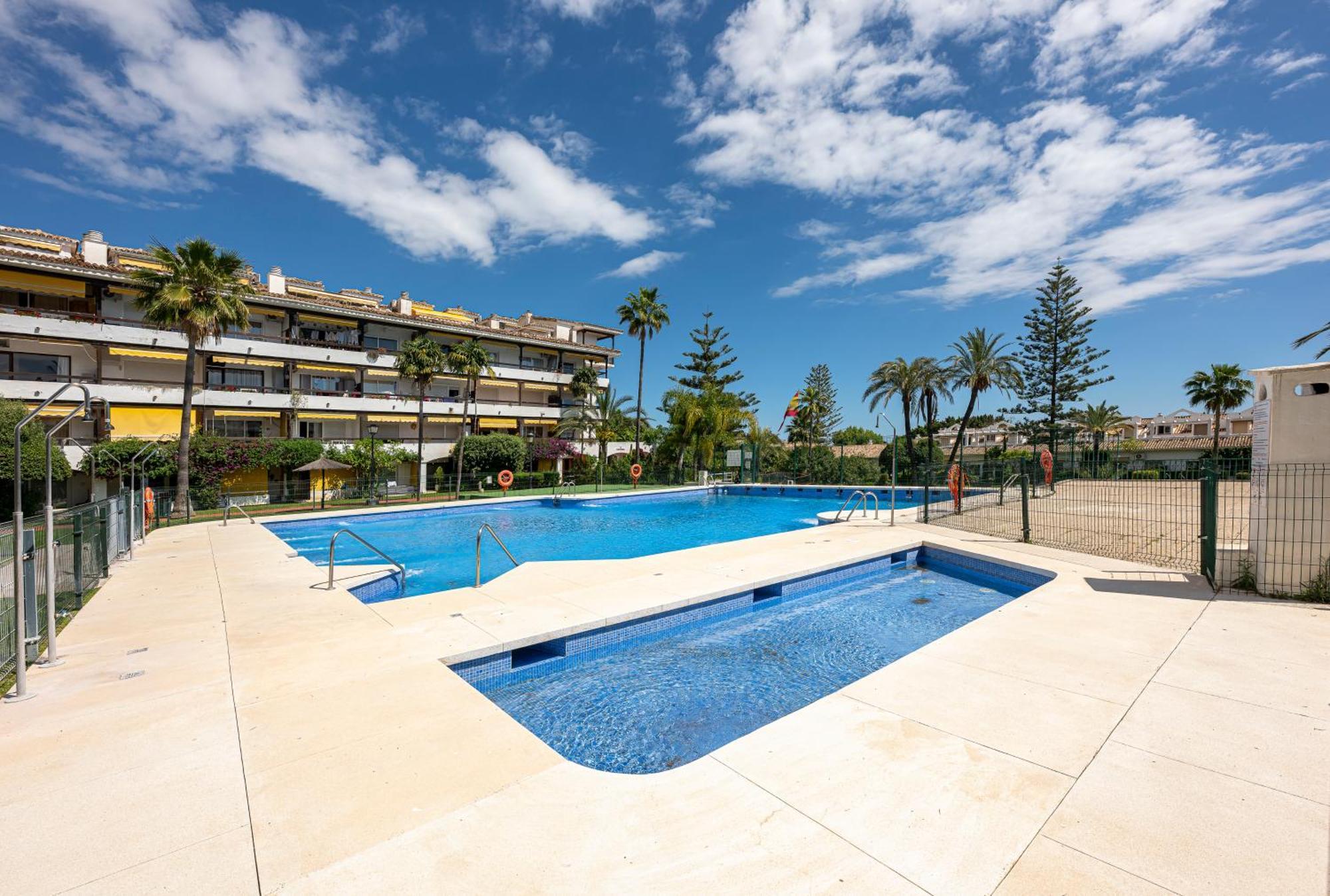 Apartemen With Sea Views, Pool, Parking And Tennis Court