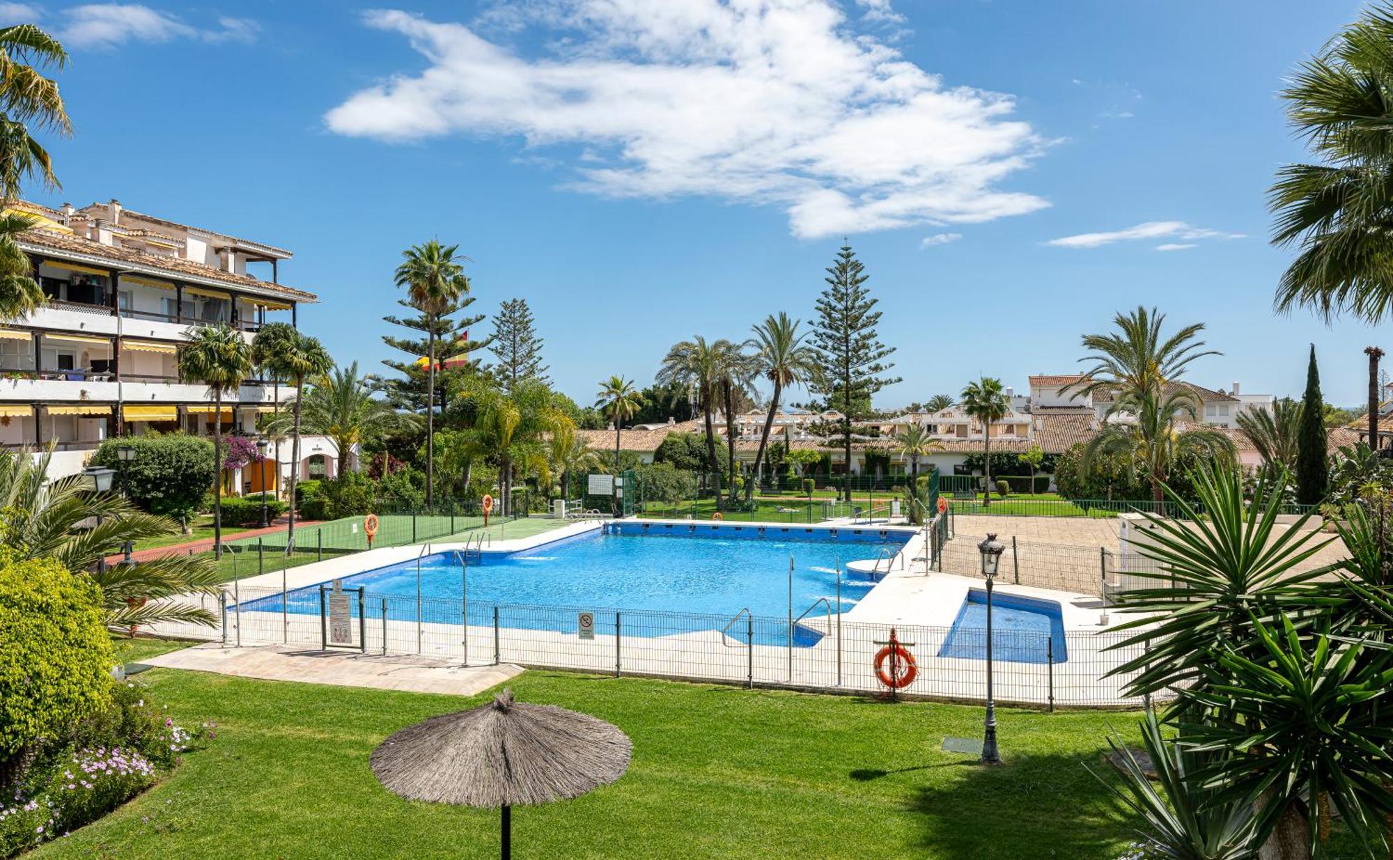 With Sea Views, Pool, Parking And Tennis Court Apartemen *