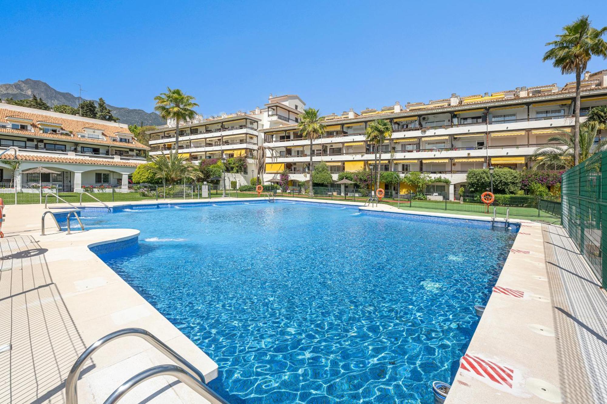 Apartemen With Sea Views, Pool, Parking And Tennis Court