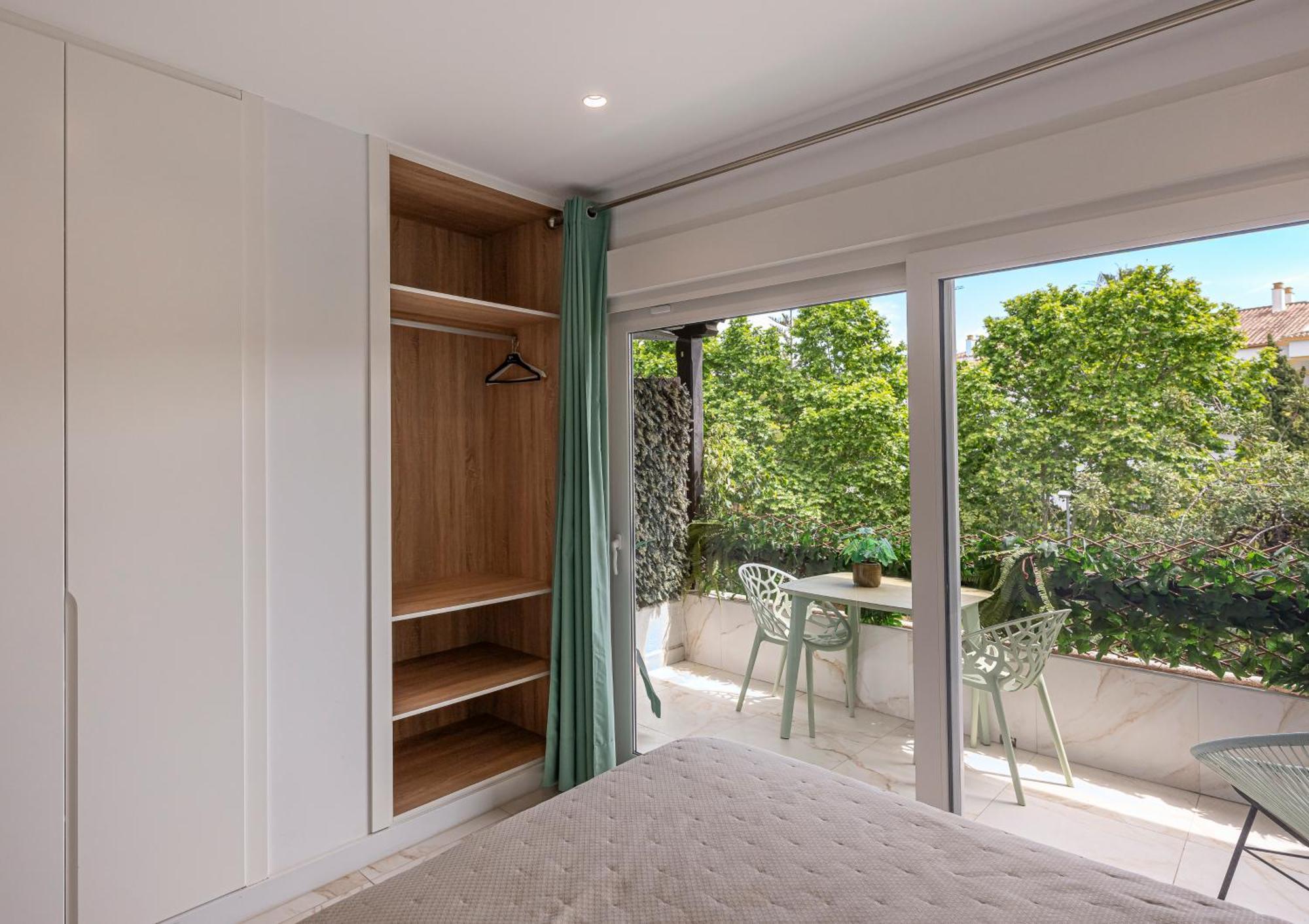 With Sea Views, Pool, Parking And Tennis Court Apartemen Marbella