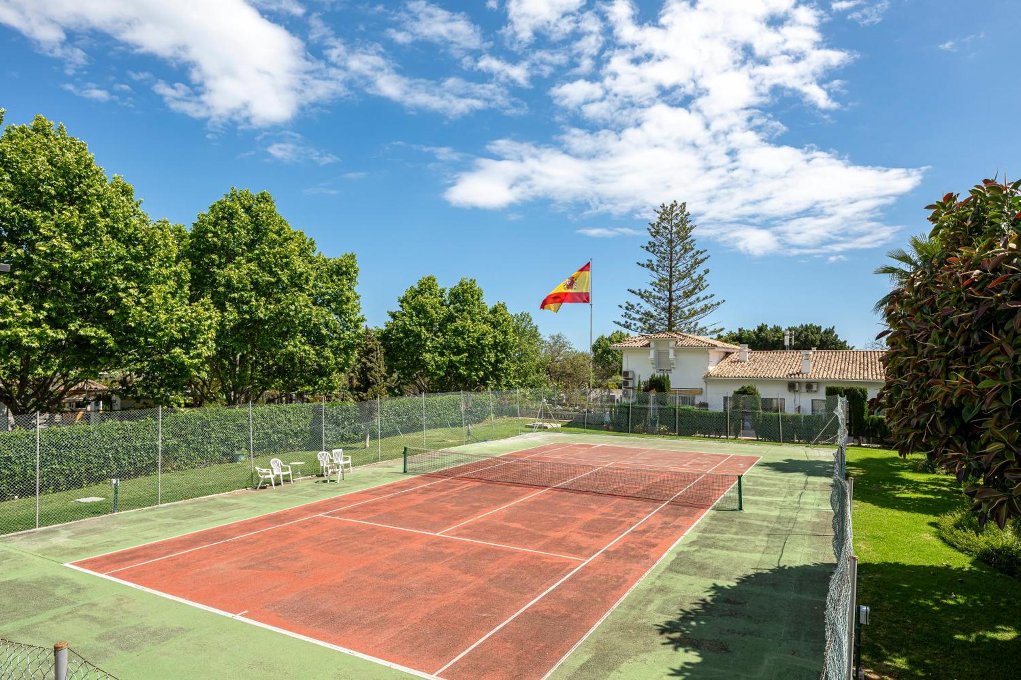 Apartemen With Sea Views, Pool, Parking And Tennis Court Marbella