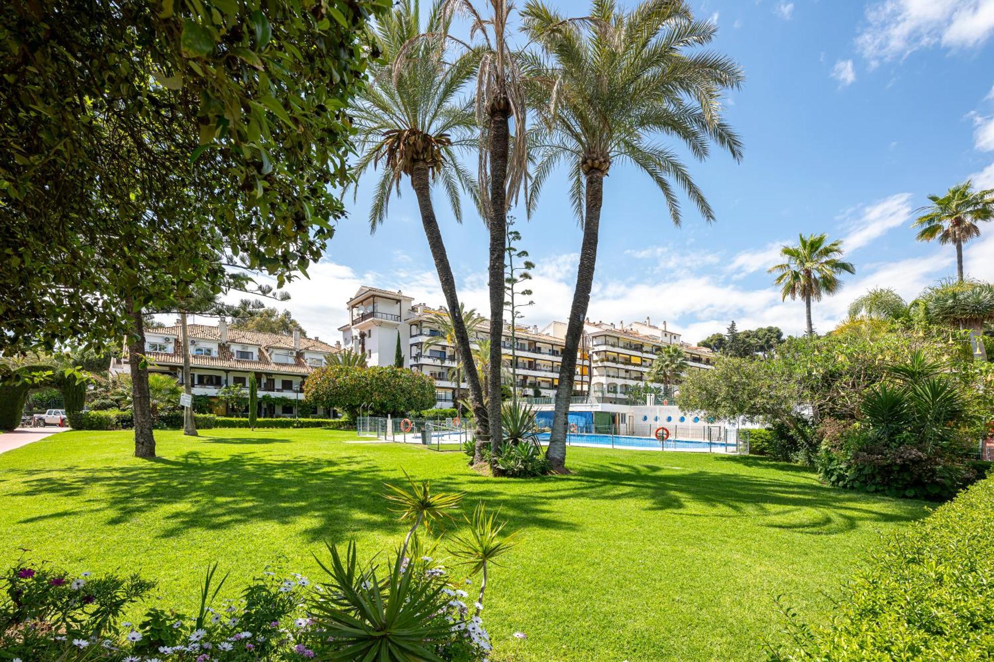 With Sea Views, Pool, Parking And Tennis Court *