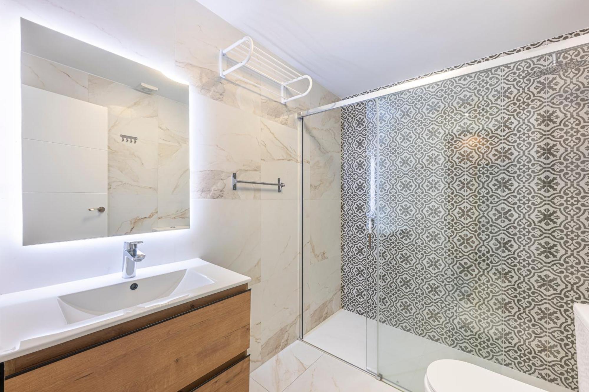 With Sea Views, Pool, Parking And Tennis Court Apartemen