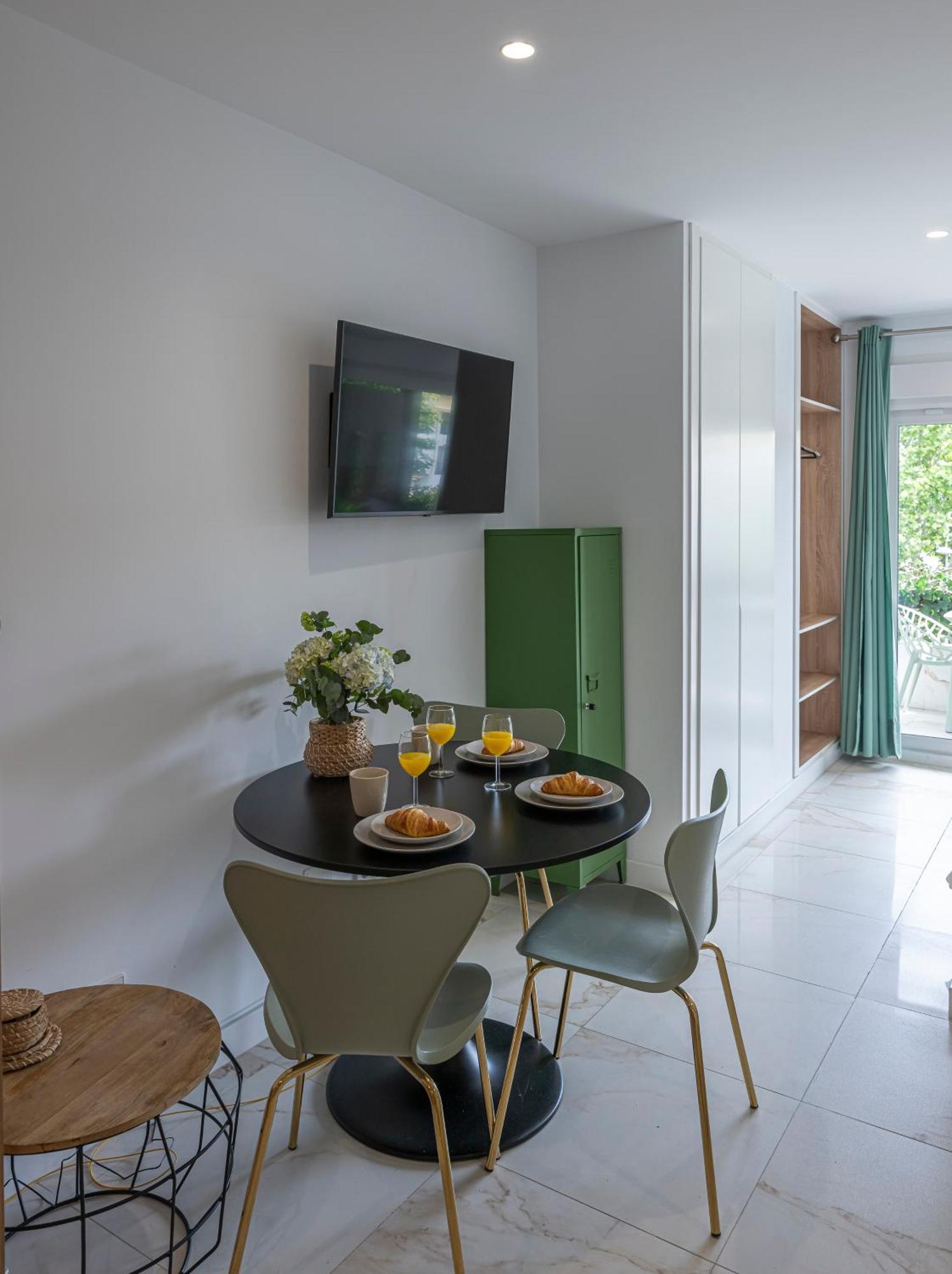 Apartemen With Sea Views, Pool, Parking And Tennis Court Marbella