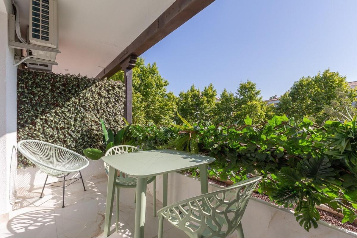 Apartamento With Sea Views, Pool, Parking And Tennis Court Marbella