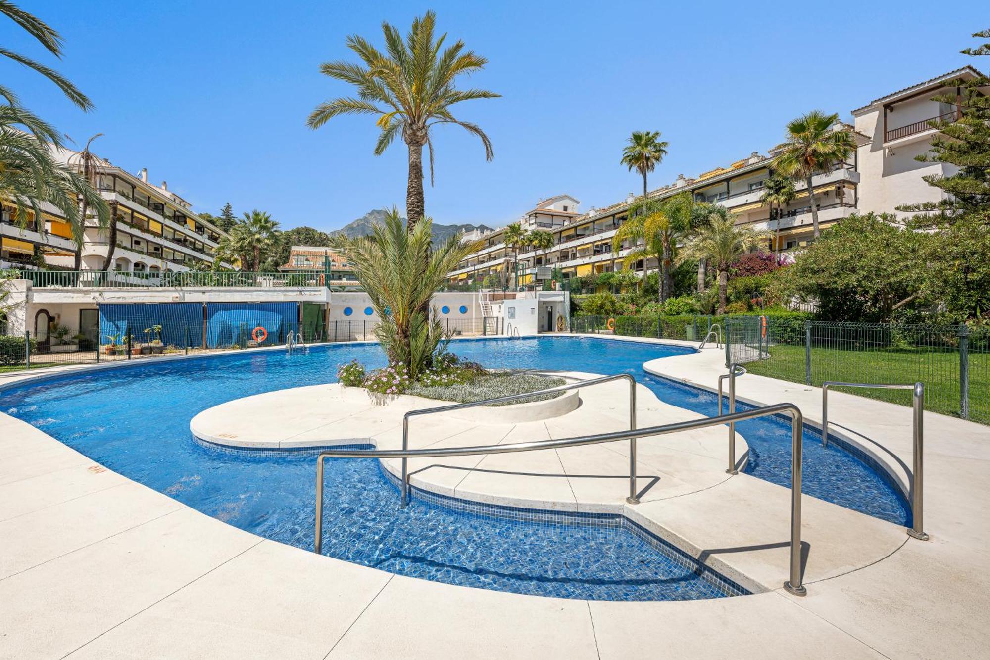 With Sea Views, Pool, Parking And Tennis Court Appartement Marbella
