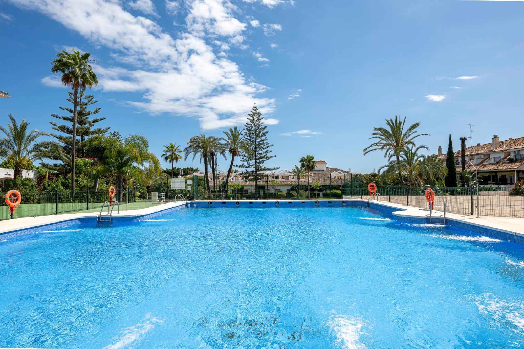 With Sea Views, Pool, Parking And Tennis Court * Marbella