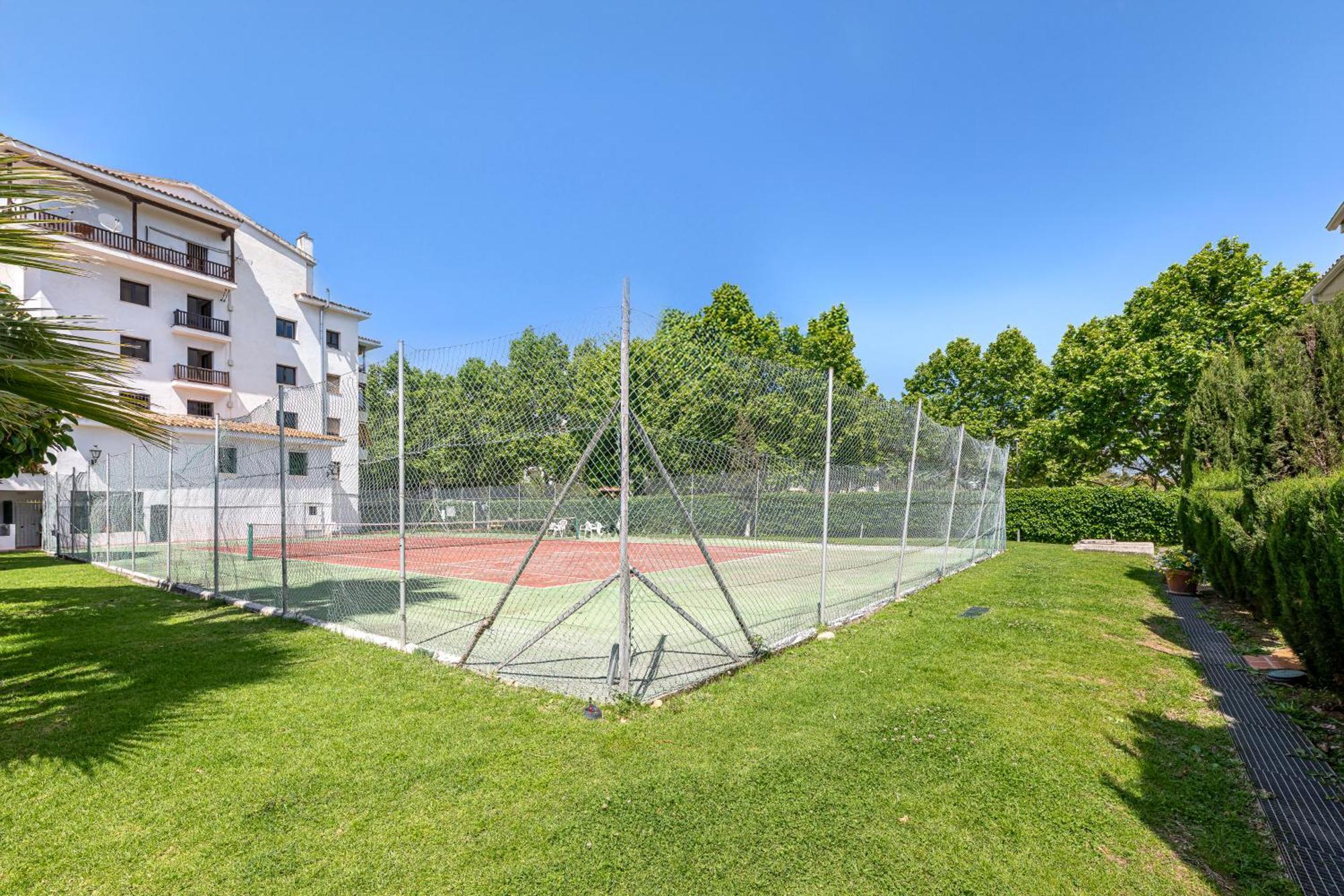 With Sea Views, Pool, Parking And Tennis Court *