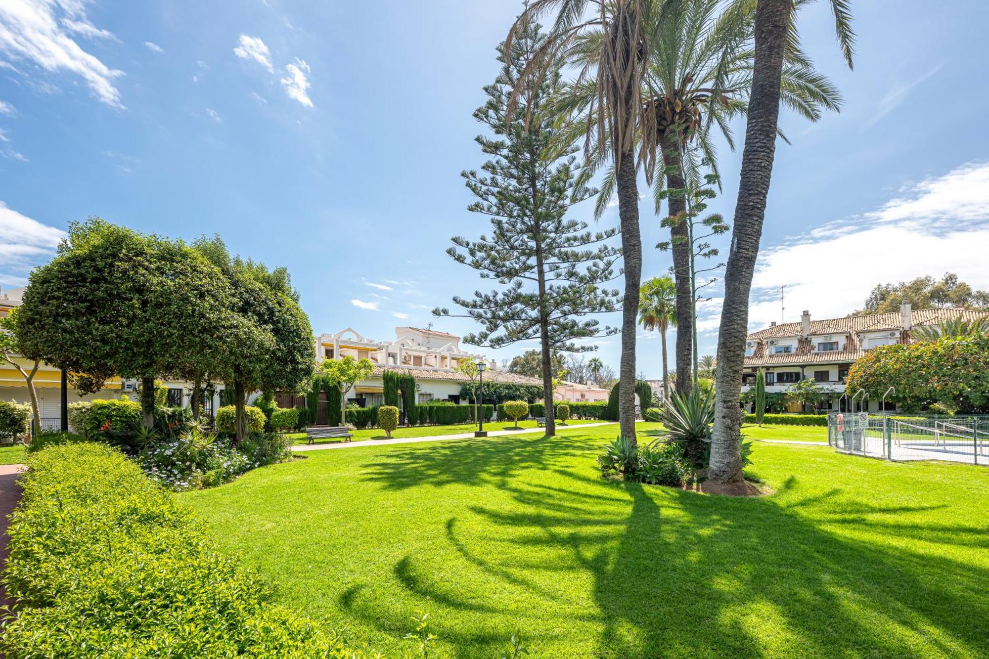 With Sea Views, Pool, Parking And Tennis Court Appartement Marbella