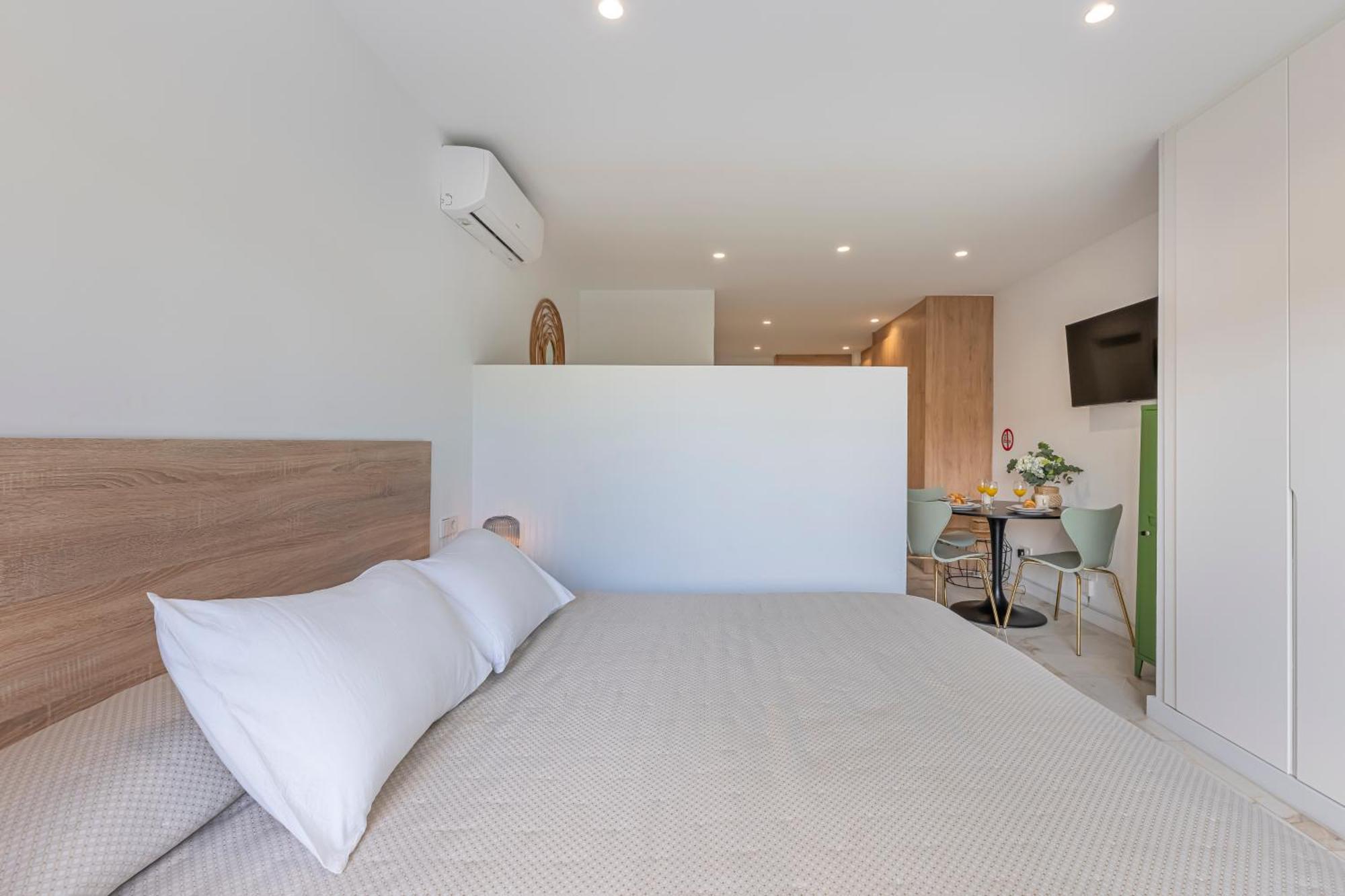 With Sea Views, Pool, Parking And Tennis Court Marbella