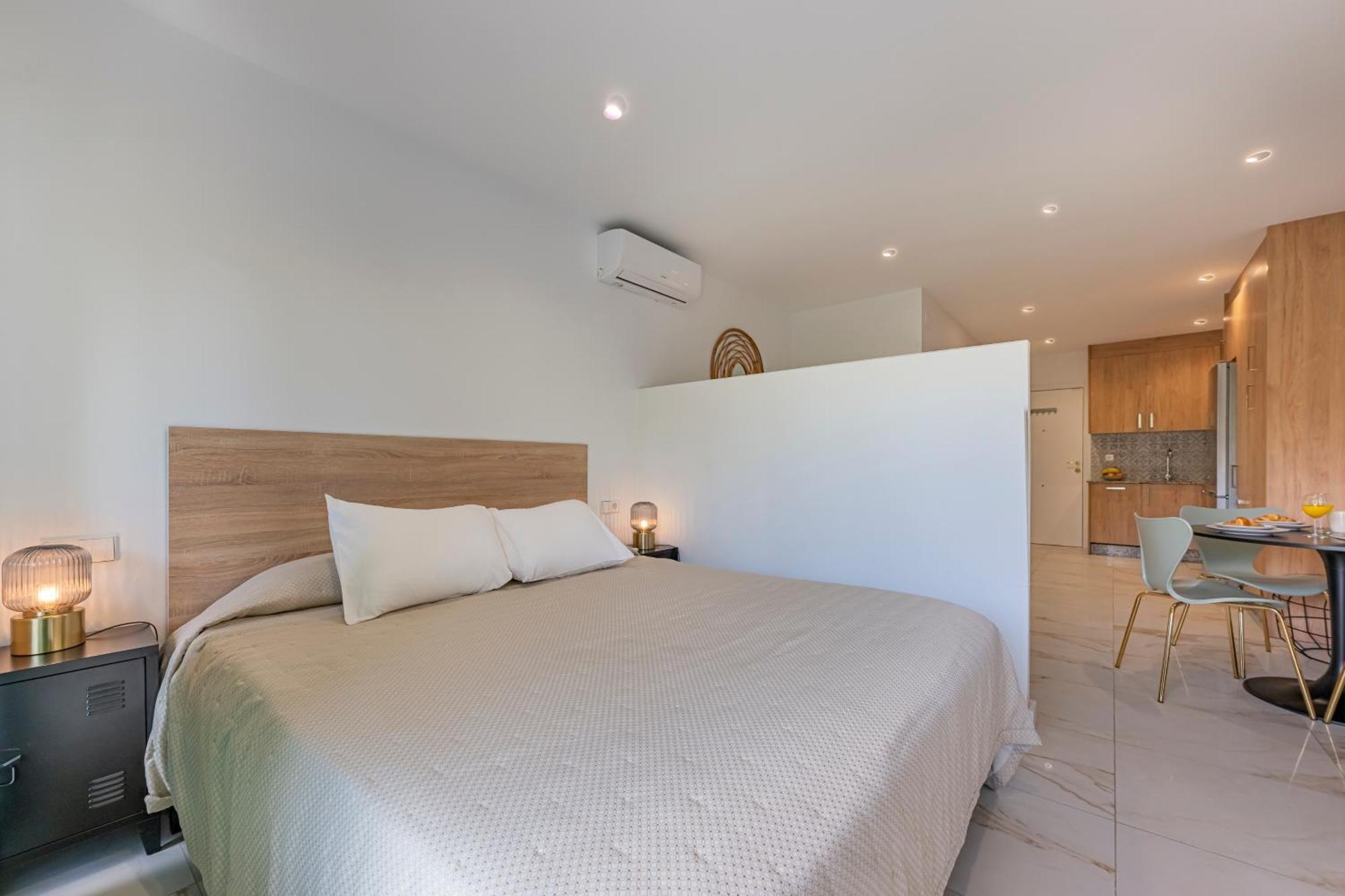 With Sea Views, Pool, Parking And Tennis Court Appartement