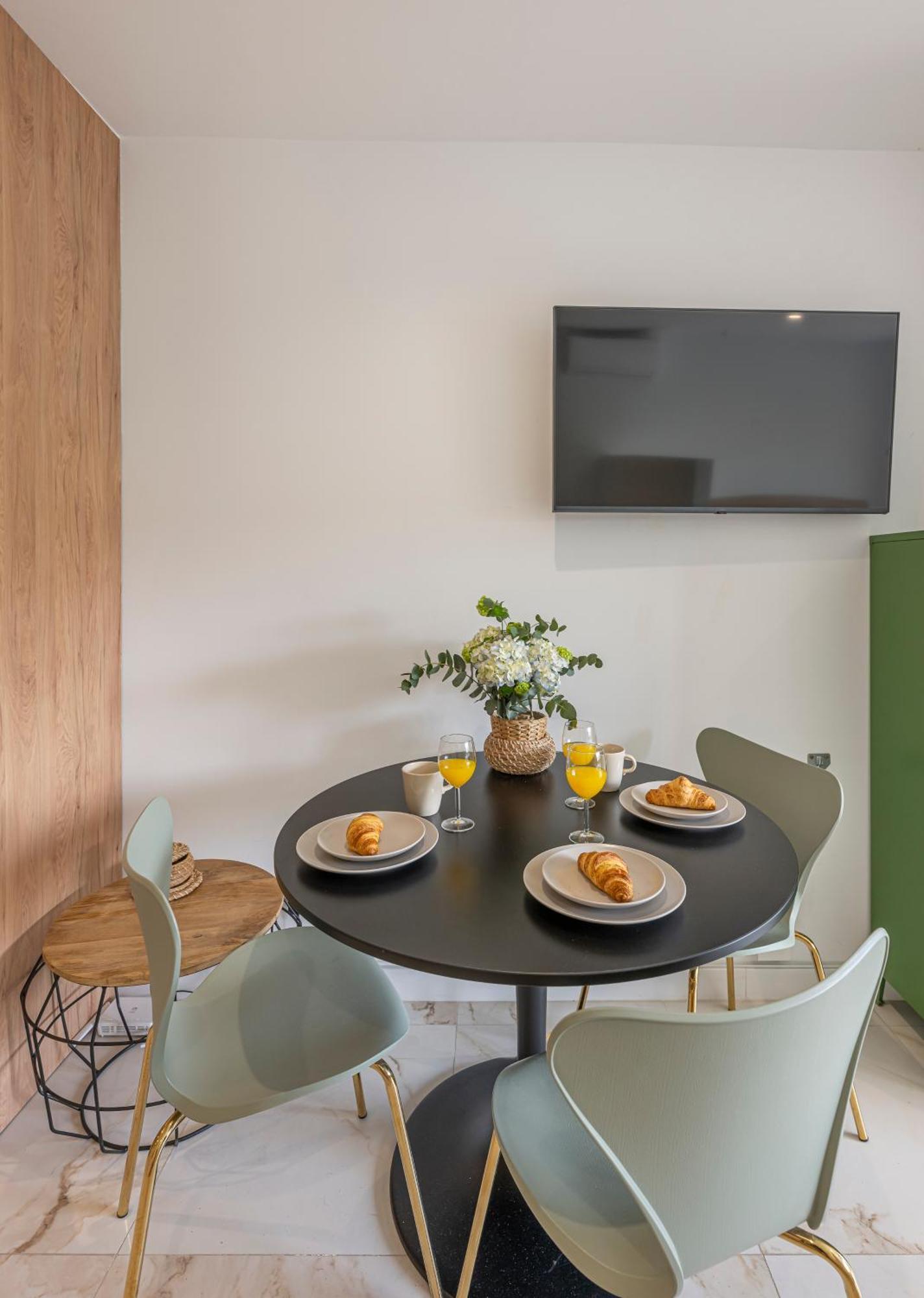 With Sea Views, Pool, Parking And Tennis Court Appartement *