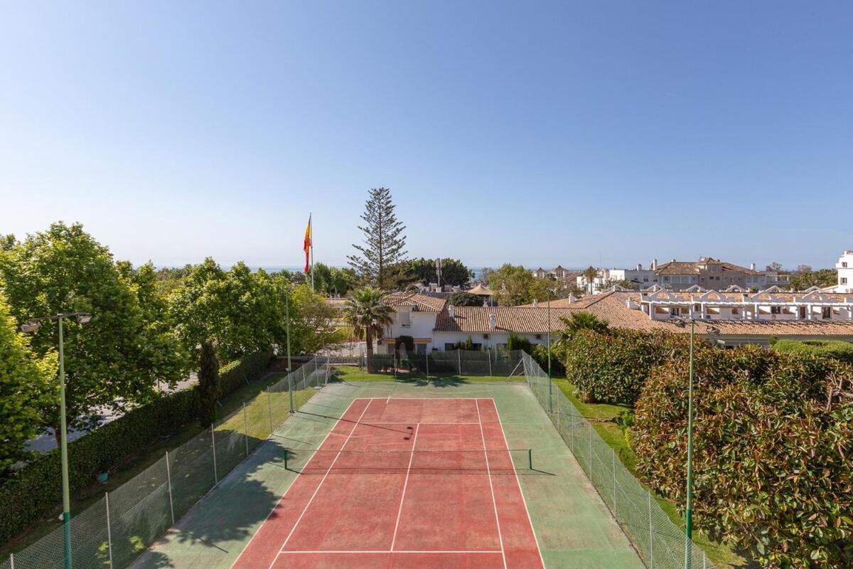 With Sea Views, Pool, Parking And Tennis Court Apartment Marbella