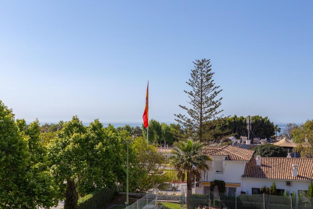 With Sea Views, Pool, Parking And Tennis Court Apartment Marbella