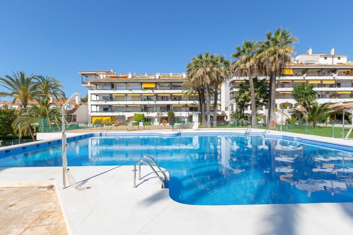 With Sea Views, Pool, Parking And Tennis Court Apartment Marbella